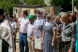 Освящены кресты и купола храма святителя Николая в Октябрьском Городке