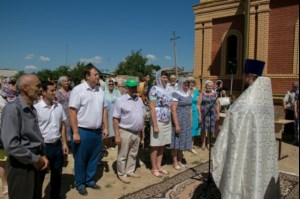 Освящены кресты и купола храма святителя Николая в Октябрьском Городке