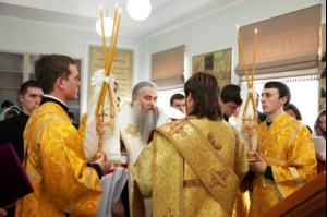 Митрополит Лонгин посетил Свято-Покровскую гимназию Саратова