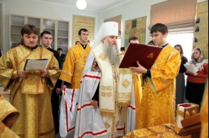 Митрополит Лонгин посетил Свято-Покровскую гимназию Саратова