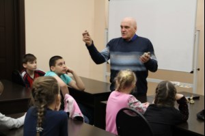 Ребята из «Патриота» познакомились с мастером саратовской глиняной игрушки