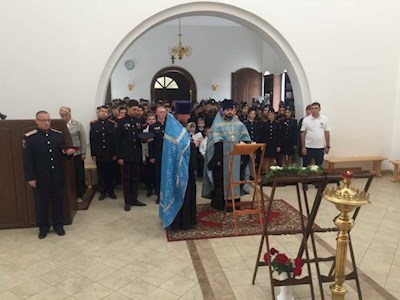 Воспитанники казачьих классов 43-й школы помолились перед началом учебного года