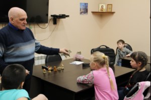 Ребята из «Патриота» познакомились с мастером саратовской глиняной игрушки