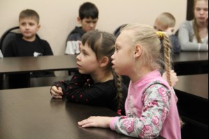 Ребята из «Патриота» познакомились с мастером саратовской глиняной игрушки