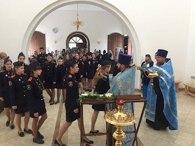 Воспитанники казачьих классов 43-й школы помолились перед началом учебного года