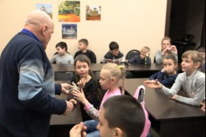 Ребята из «Патриота» познакомились с мастером саратовской глиняной игрушки