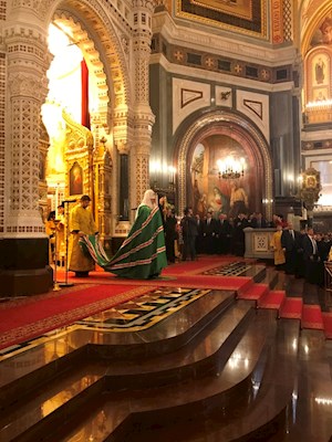 Божественная литургия в Храме Христа Спасителя