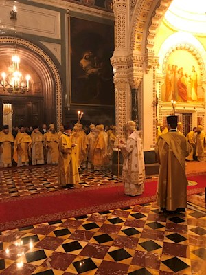 Божественная литургия в Храме Христа Спасителя
