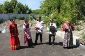 К престольному празднику храм святых царственных страстотерпцев г. Саратова организовал акцию «Белый цветок»