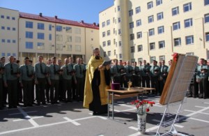 Священник совершил молебен по случаю выпуска в Саратовском институте войск национальной гвардии