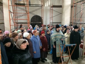 В строящемся храме в честь иконы Божией Матери «Всех скорбящих Радость» совершен праздничный молебен