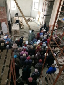 В строящемся храме в честь иконы Божией Матери «Всех скорбящих Радость» совершен праздничный молебен