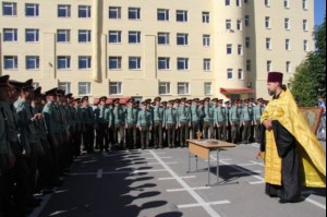 Священник совершил молебен по случаю выпуска в Саратовском институте войск национальной гвардии