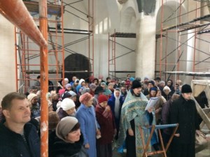 В строящемся храме в честь иконы Божией Матери «Всех скорбящих Радость» совершен праздничный молебен