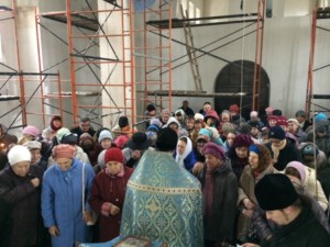 В строящемся храме в честь иконы Божией Матери «Всех скорбящих Радость» совершен праздничный молебен