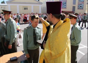 Священник совершил молебен по случаю выпуска в Саратовском институте войск национальной гвардии