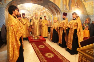 Всенощное бдение в Свято-Троицком соборе Саратова