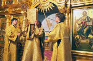 Всенощное бдение в Свято-Троицком соборе Саратова
