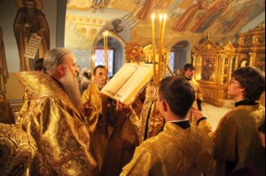 Всенощное бдение в Свято-Троицком соборе Саратова