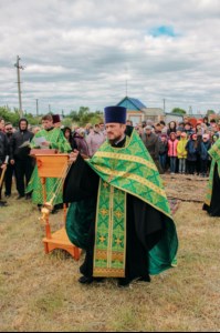 Состоялся молебен на начало строительство храма в р.п. Октябрьский городок Татищевского района