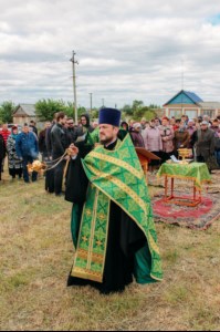 Состоялся молебен на начало строительство храма в р.п. Октябрьский городок Татищевского района