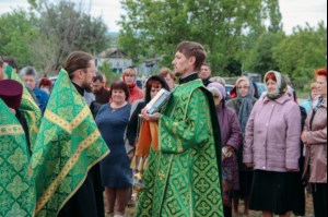 Состоялся молебен на начало строительство храма в р.п. Октябрьский городок Татищевского района