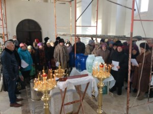 Более 200 человек — будущих прихожан строящегося храма — собрались вместе встретить праздник Крещения