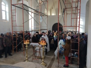 Более 200 человек — будущих прихожан строящегося храма — собрались вместе встретить праздник Крещения
