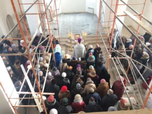 Более 200 человек — будущих прихожан строящегося храма — собрались вместе встретить праздник Крещения