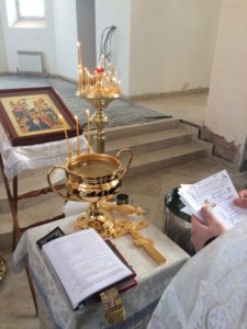 Более 200 человек — будущих прихожан строящегося храма — собрались вместе встретить праздник Крещения