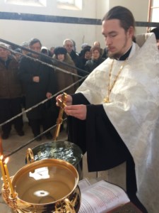 Более 200 человек — будущих прихожан строящегося храма — собрались вместе встретить праздник Крещения