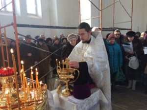 Более 200 человек — будущих прихожан строящегося храма — собрались вместе встретить праздник Крещения
