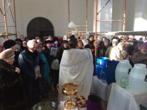 Более 200 человек — будущих прихожан строящегося храма — собрались вместе встретить праздник Крещения