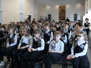 Архиерейский мужской хор выступил в Свято-Покровской гимназии Саратова