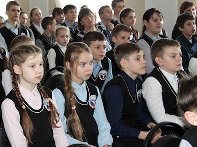 Театральная студия «Радость» представила спектакль «Кукла рождественской девочки»