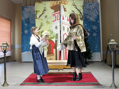 Театральная студия «Радость» представила спектакль «Кукла рождественской девочки»