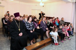 Архиерейский хор выступил в Центре социальной помощи семье и детям