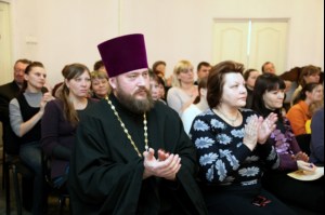 Архиерейский хор выступил в Центре социальной помощи семье и детям
