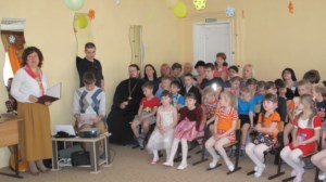 Свято-Троицкий собор Вольска устроил праздник для пациентов городского реабилитационного центра