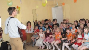 Свято-Троицкий собор Вольска устроил праздник для пациентов городского реабилитационного центра