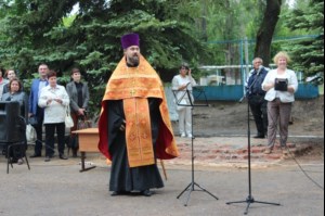 Руководитель епархиального отдела поздравил учащихся кадетской школы с Последним звонком