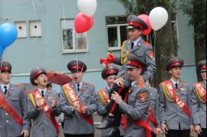 Руководитель епархиального отдела поздравил учащихся кадетской школы с Последним звонком