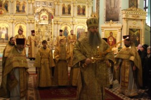 Божественная литургия в Духосошественском кафедральном соборе г. Саратова