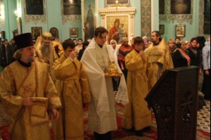 Божественная литургия в Духосошественском кафедральном соборе г. Саратова