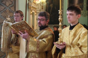 Божественная литургия в Духосошественском кафедральном соборе г. Саратова