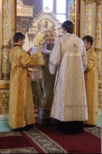 Божественная литургия в Духосошественском кафедральном соборе г. Саратова