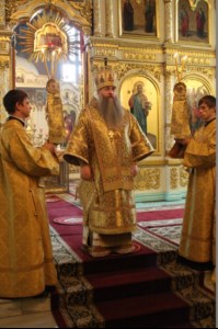 Божественная литургия в Духосошественском кафедральном соборе г. Саратова