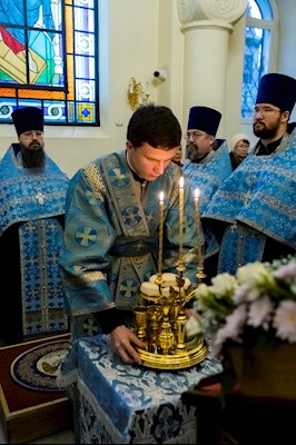 Епископ Симон совершил всенощное бдение в храме в честь иконы Божией Матери «Утоли моя печали» г. Саратова