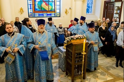 Епископ Симон совершил всенощное бдение в храме в честь иконы Божией Матери «Утоли моя печали» г. Саратова
