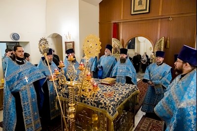 Епископ Симон совершил всенощное бдение в храме в честь иконы Божией Матери «Утоли моя печали» г. Саратова